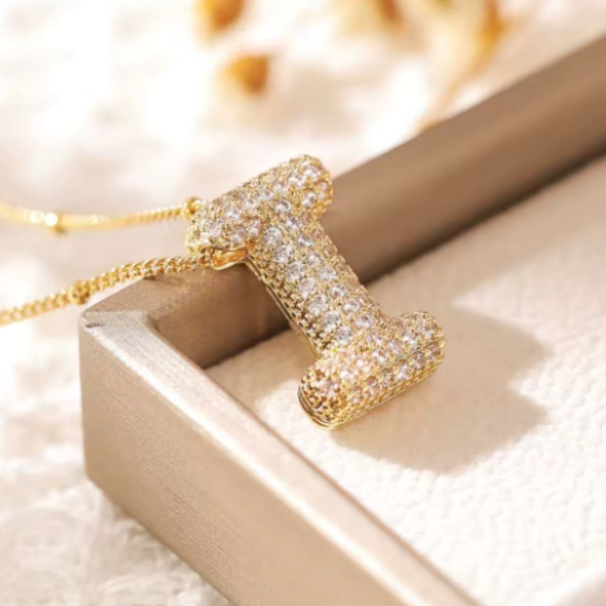 Colar Naroa Letra I Dourado