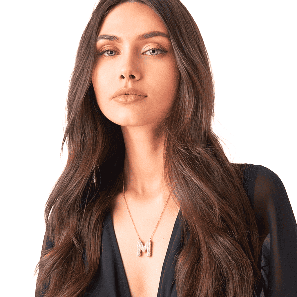 Colar Naroa Letra M Dourado