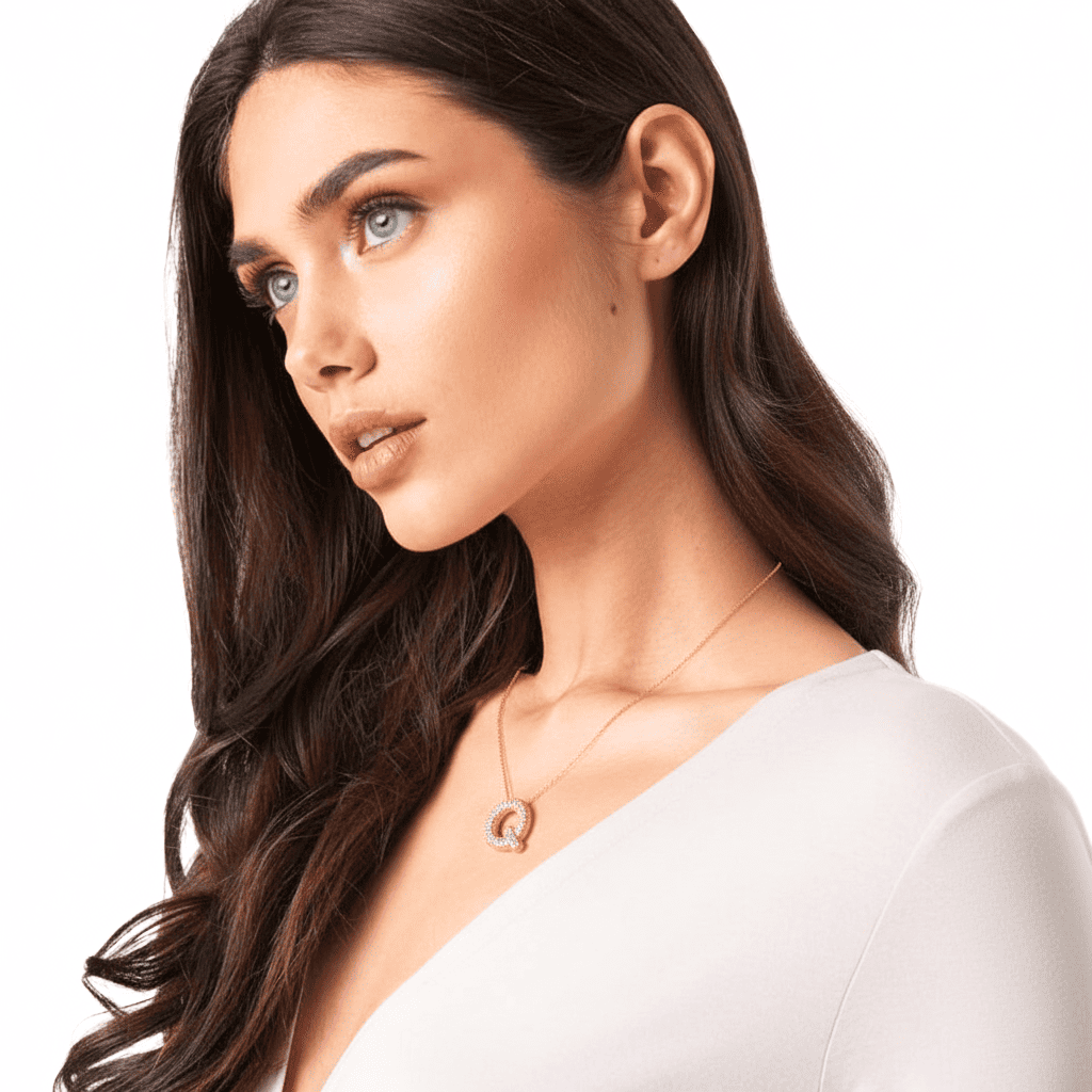 Colar Naroa Letra Q Dourado