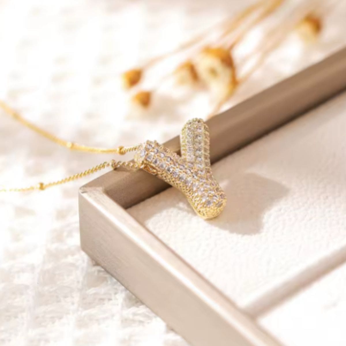 Colar Naroa Letra Y Dourado