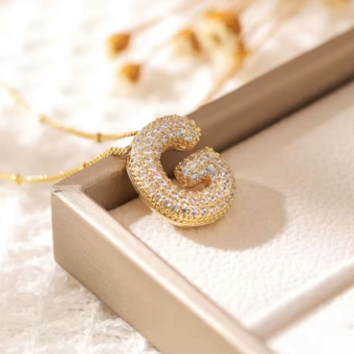 Colar Naroa Letra G Dourado