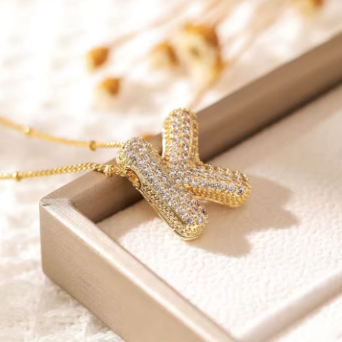 Colar Naroa Letra K Dourado