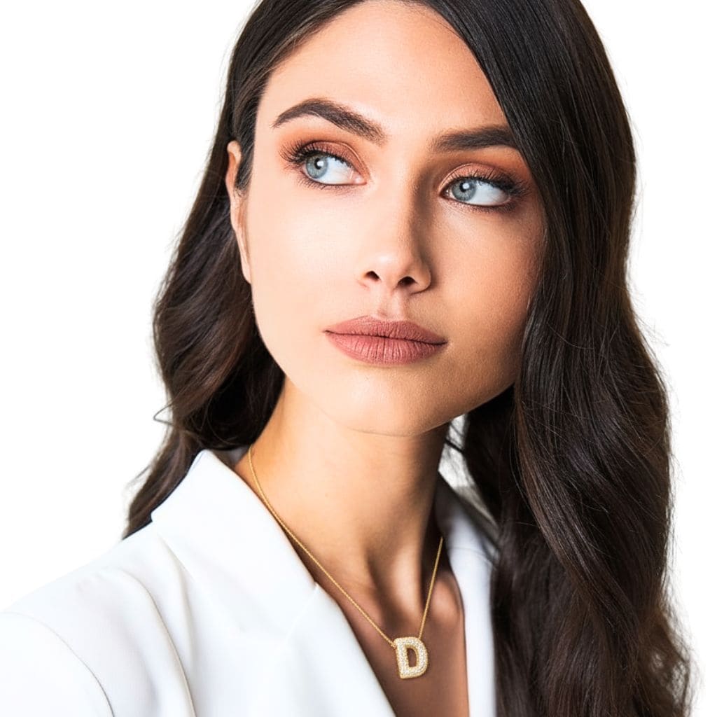 Colar Naroa Letra D Dourado