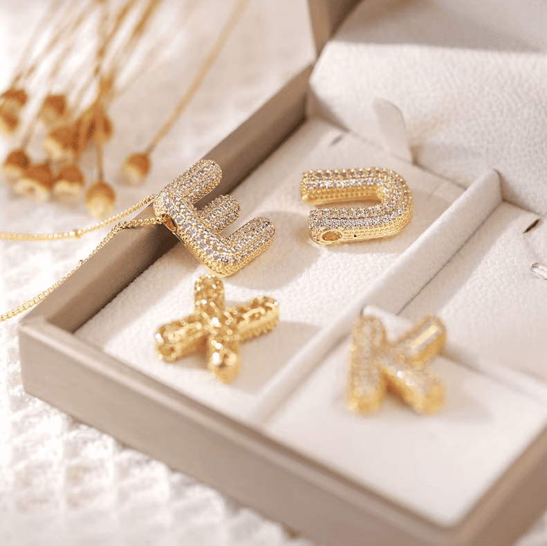 Colar Naroa Letra Z Dourado